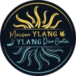 logo hôtel maison ylang ambatoloaka nosy be
