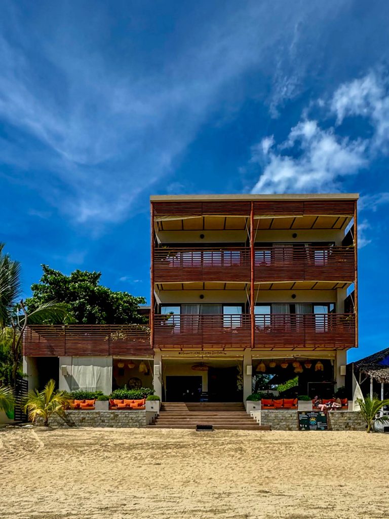 vue extérieure maison ylang nosy be ambatoloaka