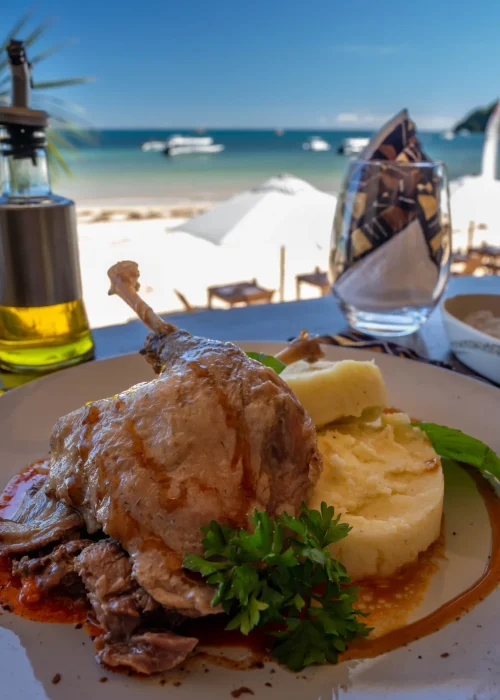 dejeuner-restaurant-plage-ambatoloaka